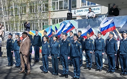 Два десятилетия доброй традиции: «Аллею выпускников» в Сургуте пополнили новыми деревьями   